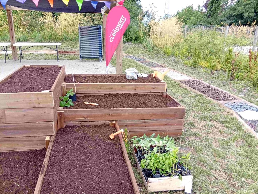Bacs du jardin sensoriel aux Vergnes - Chantier Concordia