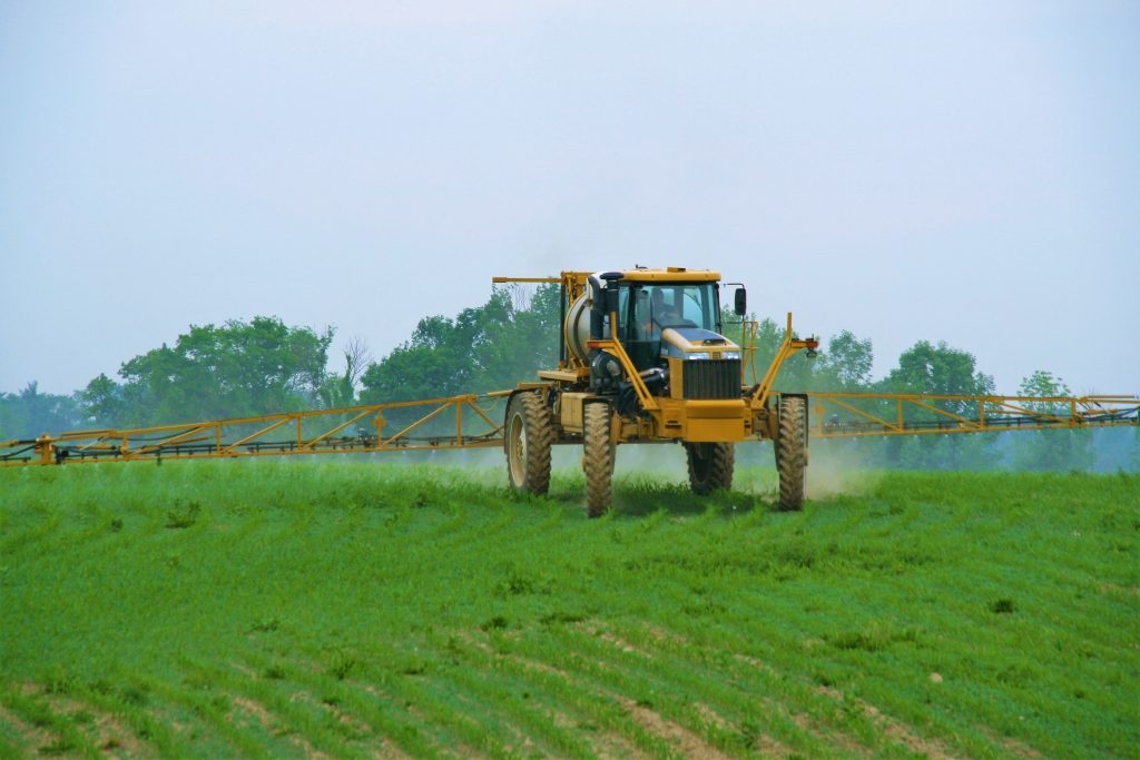 1264_Rogator_Spraying_Corn