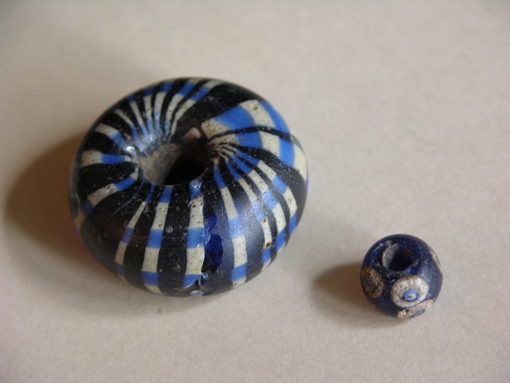 Perles en verre, Corent, IIe-Ier s avant notre ère, Musée Bargoin (c) Marion Veschambre