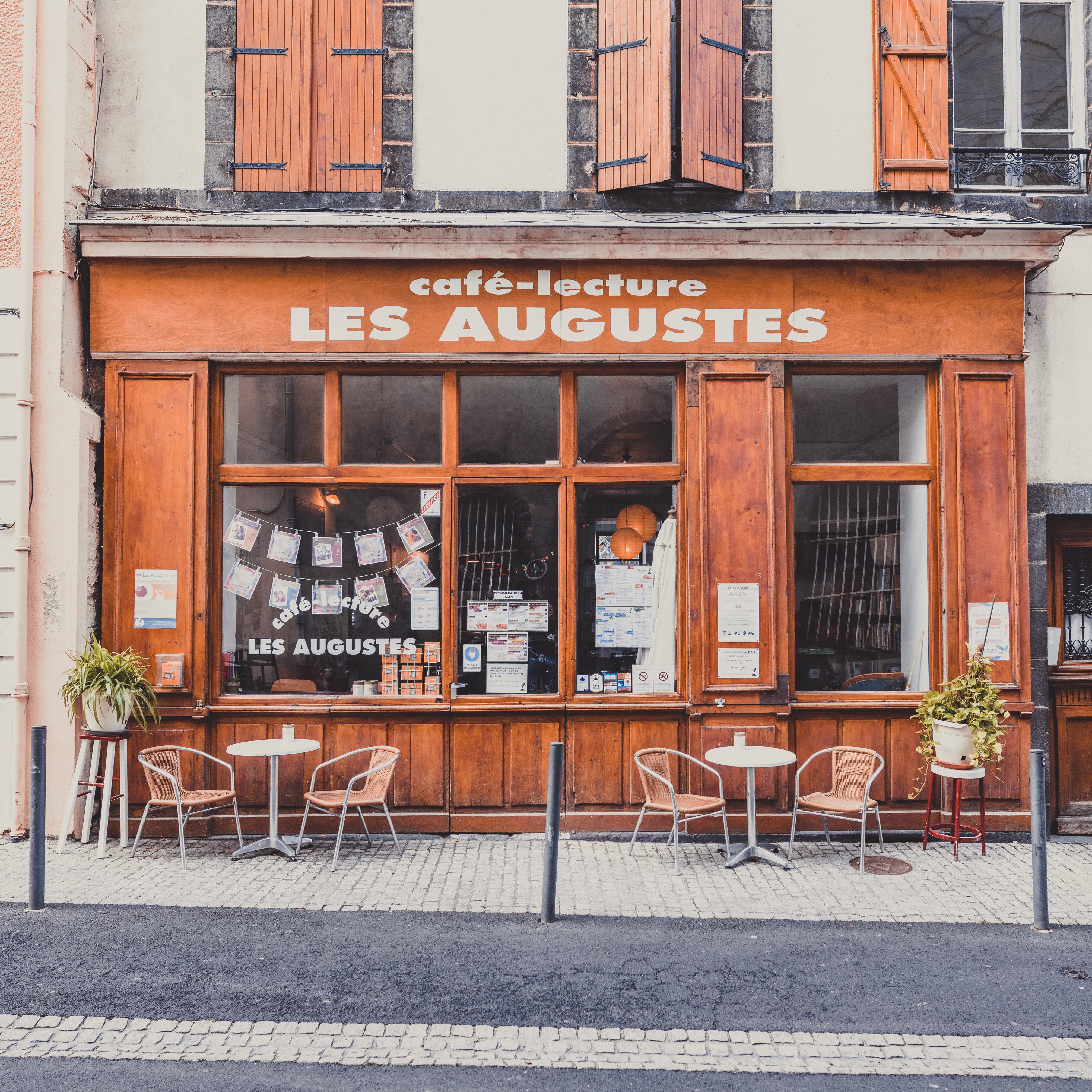 devanture Les Augustes